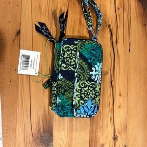 Vera Bradley all in one crossbody for iPhone!New with tags Caribbean Sea pattern